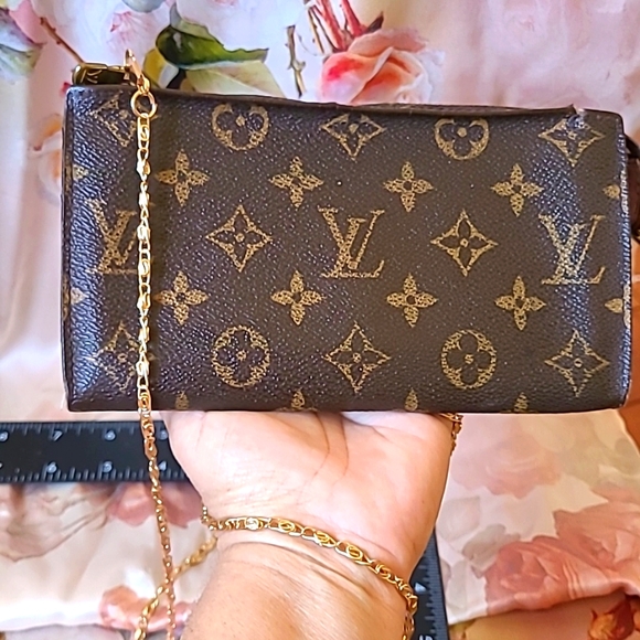 Louis Vuitton Brown Monogram Clutch - Picture 1 of 11